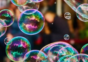 Exeter Üniversitesi’nde 84 Dakika Havada Kalan Sabun Köpüğü Rekoru