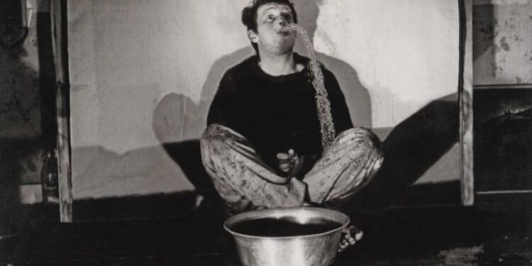 Franz Erhard Walther: Heykel Olma Teşebbüsü Sergisi Arter’de