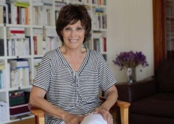 Lizi Behmoaras: Edebiyat Dünyasında Kimlik ve Biyografi Üzerine Çalışmaları