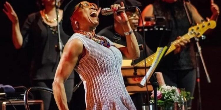 Dee Dee Bridgewater: Caz Müziğinin Efsanesi