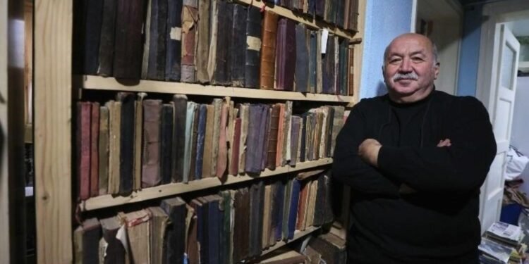 Faruk Yaman ve 70 Bini Aşan Kitap Koleksiyonu