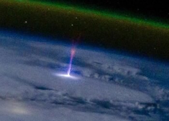 Mavi Jet Perileri: Göklerin Gizemi ve Bilimsel Keşifler