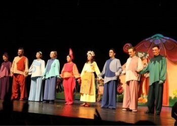 Nazım Hikmet’in ‘Sevdalı Bulut’ Oyunu İlk Gösterimini Gerçekleştirdi