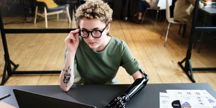 Sıcaklığa Duyarlı Protez Kol: Ampute Bireyler İçin Yenilikçi Çözüm