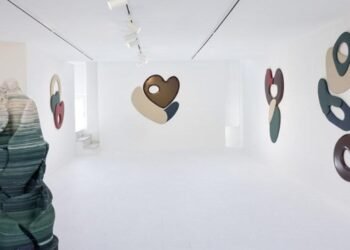 Zeytin Ağacının Bilgeliği: Cansu Sönmez’in ‘Soğuk Su Kadar Eski Bir Tat’ Sergisi