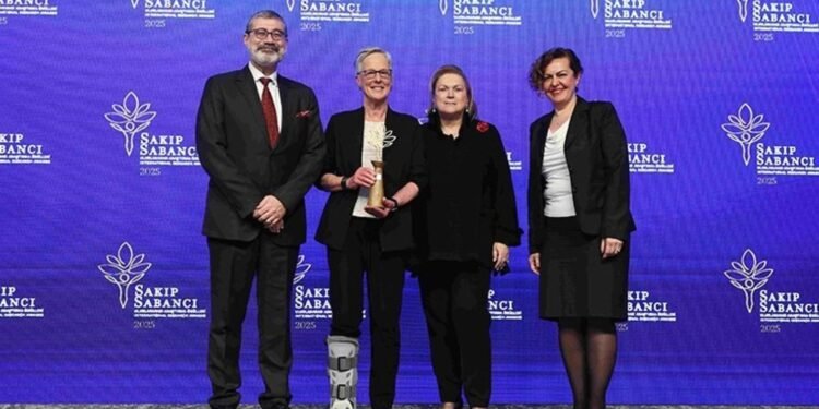 2025 Ödül Programı: Değerleri Yeniden Tasarlamak