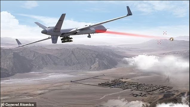 ABD'nin önde gelen savunma şirketlerinden biri, insansız hava araçlarına ve füzelerin önüne geçebilen, türünün ilk örneği olan güçlü lazer sistemini tanıttı. General Atomics, bu ay Maryland'deki National Harbor'da düzenlenen Sea Air Space 2025 savunma fuarında, yüksek enerjili lazer teknolojisini kamuoyuna açıkladı.