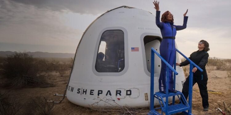 Katy Perry, Lauren Sanchez ve Dört Kadın Uzay Yolculuğu Tartışmalarıyla Gündemde