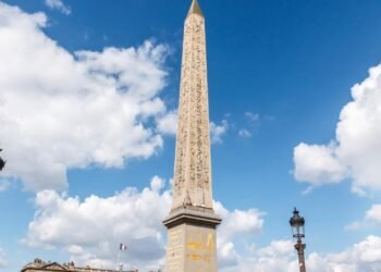 Paris’teki Luksor Dikilitaşı: Mısır’ın Gizemli Mirası