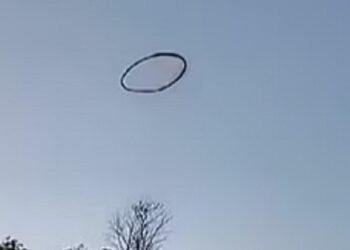 ABD Kansas’ta Gizemli Siyah Duman Halkası: Cehenneme Giden Portal mı?