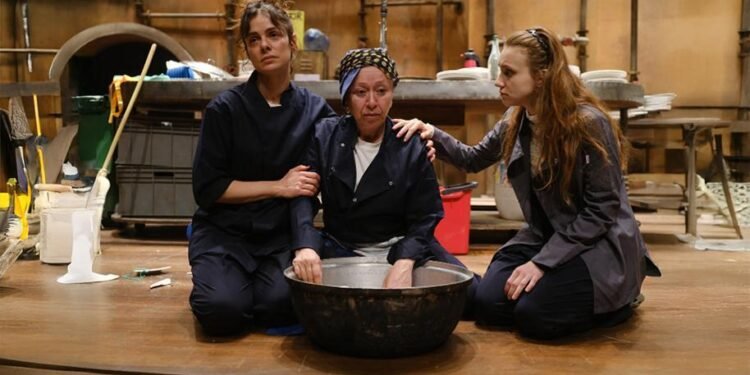 Bulaşıkçılar: Sınıf ve Toplumsal Mesajlar Üzerine Bir Tiyatro Oyunu