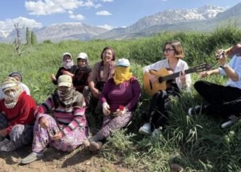 Erzincan Binali Yıldırım Üniversitesi Öğrencilerinden Anneler Günü Sürprizi