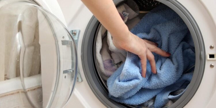 Ev Tipi Çamaşır Makineleri ve Süper Bakteriler: Enfeksiyon Risklerine Karşı Yeni Bir Uyarı
