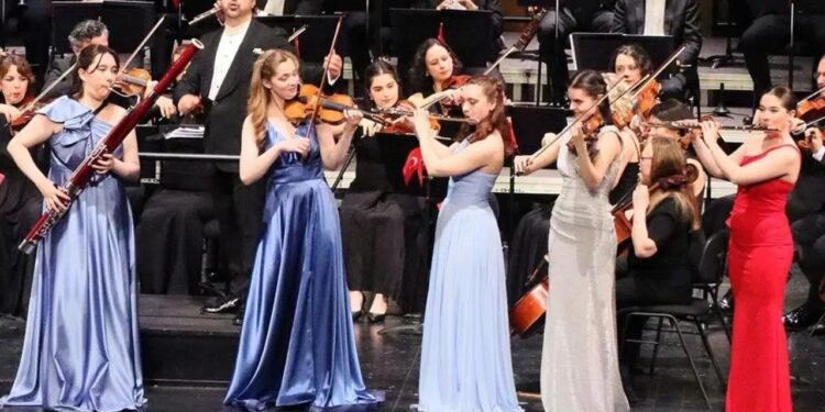 Gençlik ve Sanat Dolu Bir Akşam: İDSO ve CRR Konserleriyle Bayram Coşkusu