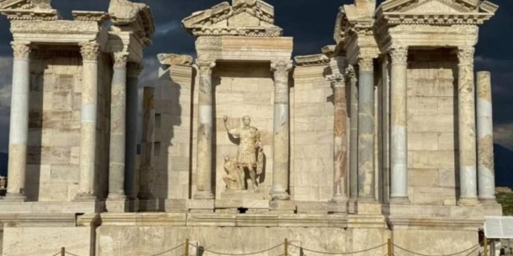 Laodikya ve Tripolis Antik Kentleri: Tarihin Derinliklerinde Bir Yolculuk