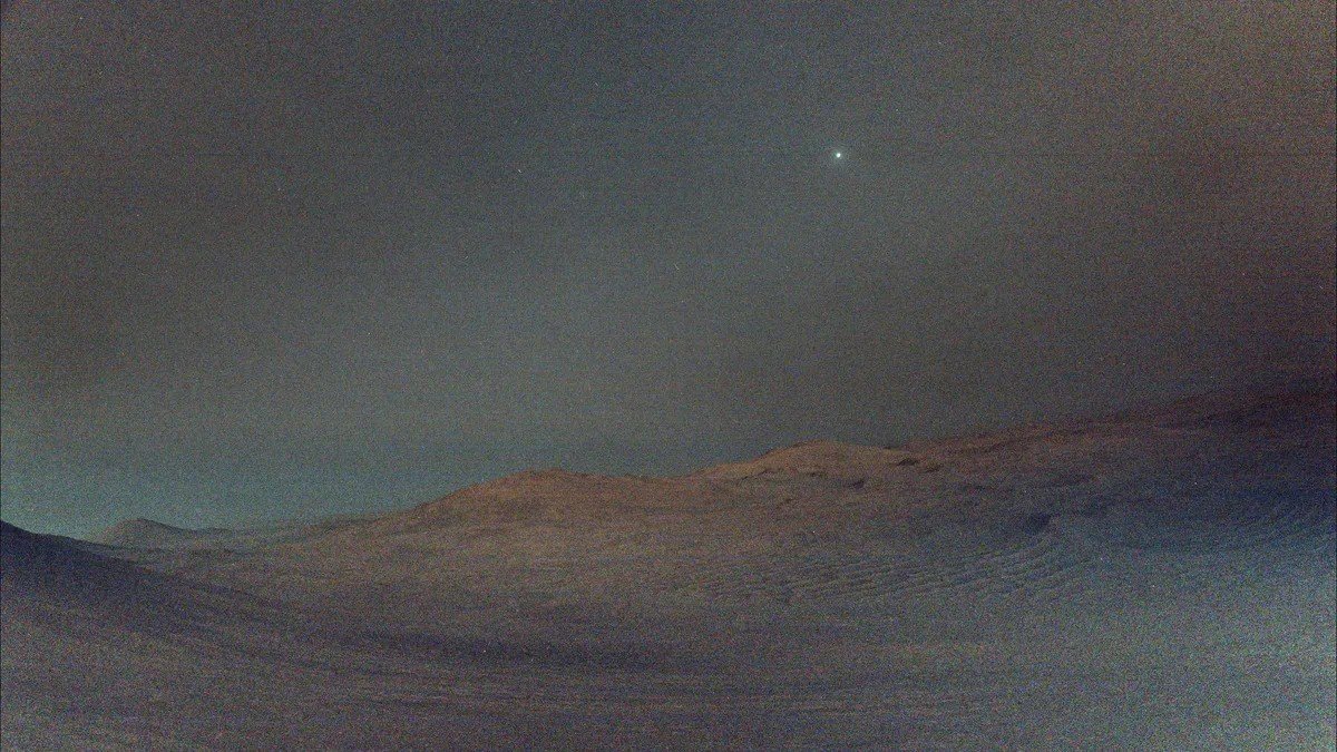 NASA'nın Mars'ta Çektiği Eşsiz Gökyüzü Görüntüsü ve Deimos'un Sürprizli Görünümü