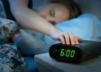 Sabah Alarmını Ertelemenin Uzun Vadeli Etkileri ve Uyku Kalitesi Üzerine Derinlemesine Bir Analiz