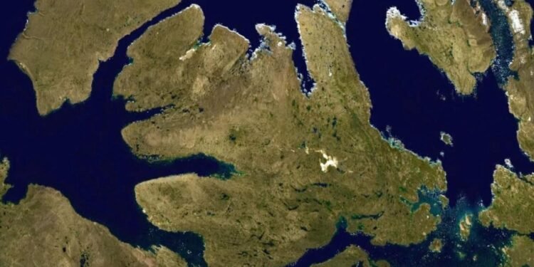 Arktik Takımadaları’nda Gizemli Çok Katmanlı Ada Yapısı