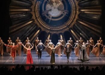 Dans ve Sahne Sanatlarının Büyülü Buluşması: Rus Hamlet ve Modern Dansın İncisi