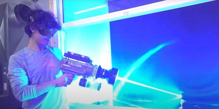 Dünyanın En Güçlü El Tipi Lazerini Geliştiren YouTuber Drake Anthony