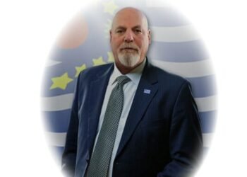 Ay’da ve gezegenlerde arsa satan adam: Dennis Hope’un şaşırtıcı hikayesi