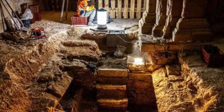 Dijon’daki Eski Kilisede 400 Yıllık Mezar ve Sıra Dışı Restorasyon Bulguları