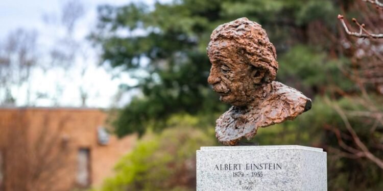Einstein’ın atom bombası mektubu açık artırmaya çıktı