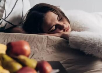 Geceleri rahat uyuyamıyor musunuz? Sadece bu meyveyi yemeniz yeterli!