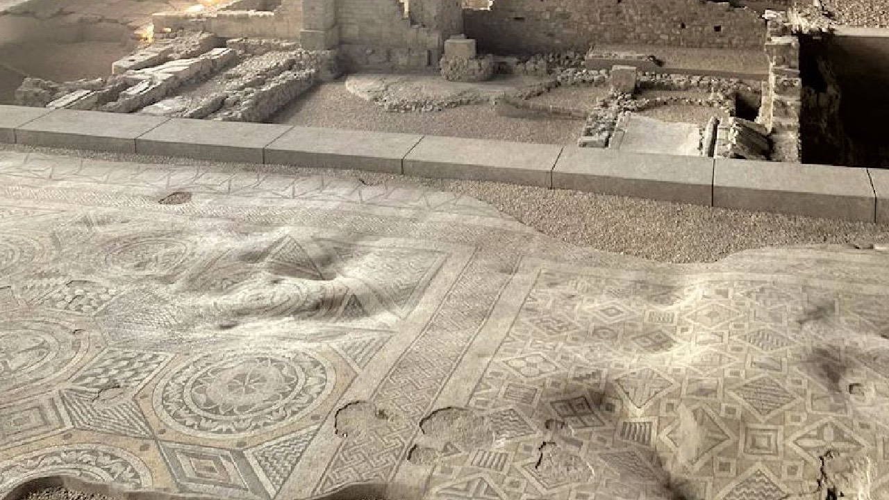 Dalgalı Mozaik: Dünya Çapında Bir Sanat Eseri