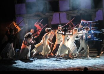 Kocaeli Büyükşehir Belediyesi Şehir Tiyatrolarının ‘Savaş ve Barış’ Oyunu Rusya’da Sahnelenecek