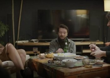 ‘Savrulan Zaman’: Bir Yalnızlık ve Kendini Keşfetme Hikayesi