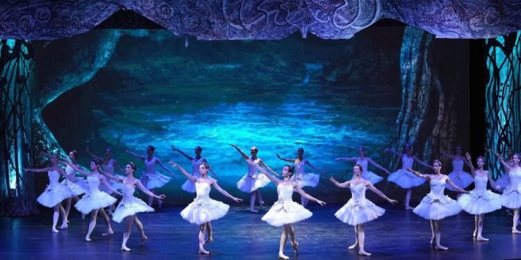 The Imperial Russian Ballet Company İzmir’de ‘Kuğu Gölü’ ile Büyüledi