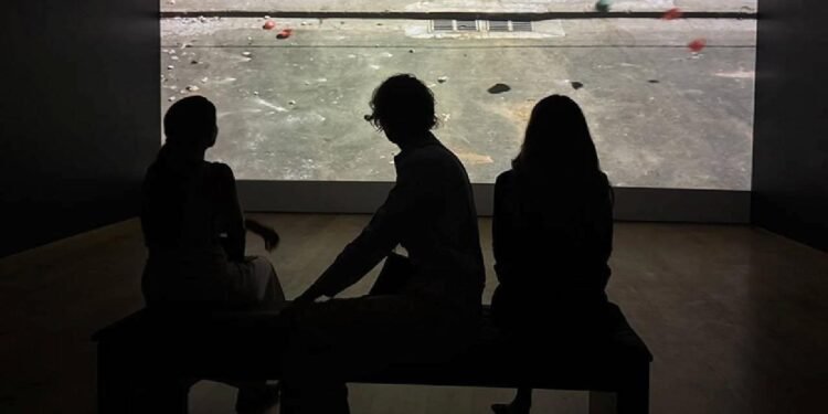 33 yapıtın yer aldığı grup sergisi ‘Basınç Altında Suyun Üstünde’, Arter’de: Suyun üstünde miyiz?