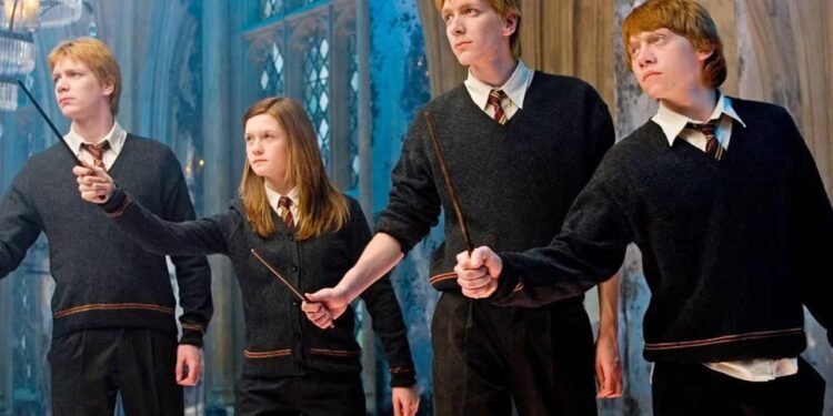 Harry Potter dizisinden Weasley kardeşlerin ilk kareleri paylaşıldı