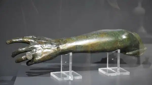 Izmir Arkeoloji Müzesi’nde Teşhir Yenilemesi ve Depo Eserlerden 1300 Parça Yeni Sunum
