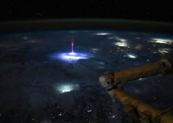 NASA’dan nadir görülen “Dev Jet” görüntüsü!