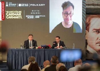 ‘Ve Mavi Gözleri Çakmak Çakmaktı’ ve Anadol’un yeni eseri sanatseverlerle buluşacak: İzmir Fuarı’nda iki dev sergi