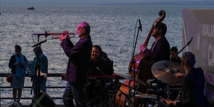 Adalar’da Caz: Damakta Kalan Tatlar ile Üçüncü Yılına Temalı Festival