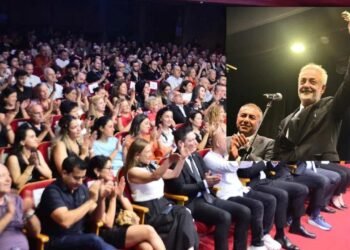 Adana Altın Koza Onur Ödülleri: Mehmet Aslantuğ’un Doğum Günü Coşkusu ve Meral Orhonsay’ın Katılamaması