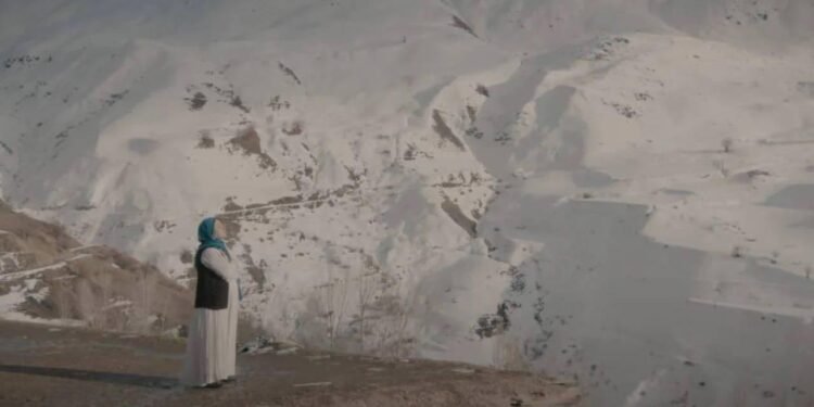Dağlardan Başka Tanık Yok: Bağımsız Sinemaya Yönelik Galasızlık Tartışması Atlas Sineması Önünde