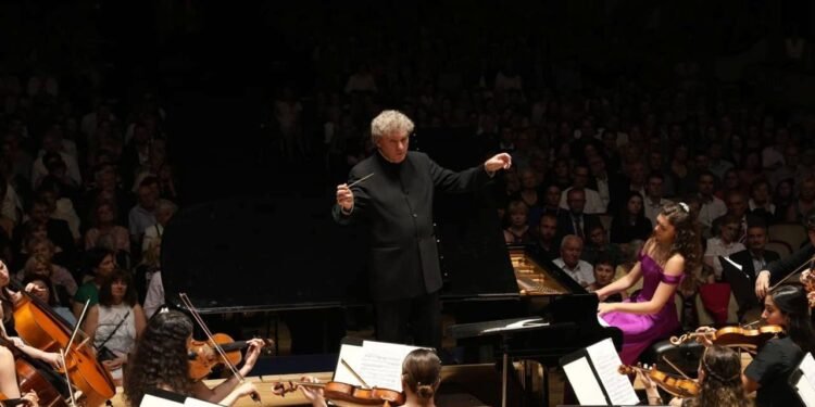 Genç Yıldızlar ve Cem Mansur’un TUGFO Yolculuğu: Uluslararası Turne ve Türkiye’de Zafer Bayramı Konseri