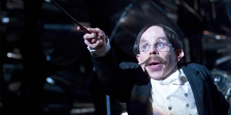 Harry Potter dizisinde Warwick Davis yeniden Flitwick olarak karşımıza çıkıyor