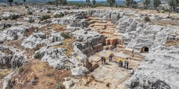 İnkaya Mahallesi’ndeki Kazı Çalışmalarında 160 Çocuk ve 2 Yetişkinin Kemikleri Keşfedildi