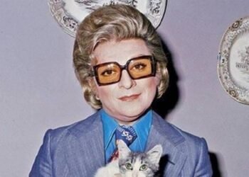 Zeki Müren’in Taziye Töreni ve Anma Etkinlikleri: Kabri Başında Dualar, Mevlit ve Sergi