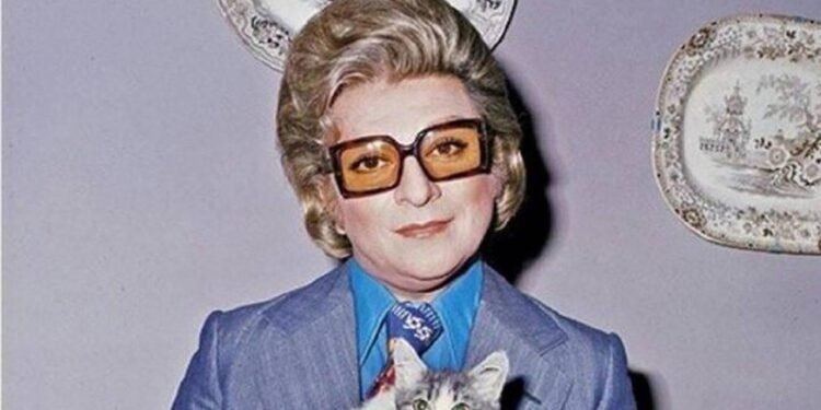 Zeki Müren’in Taziye Töreni ve Anma Etkinlikleri: Kabri Başında Dualar, Mevlit ve Sergi