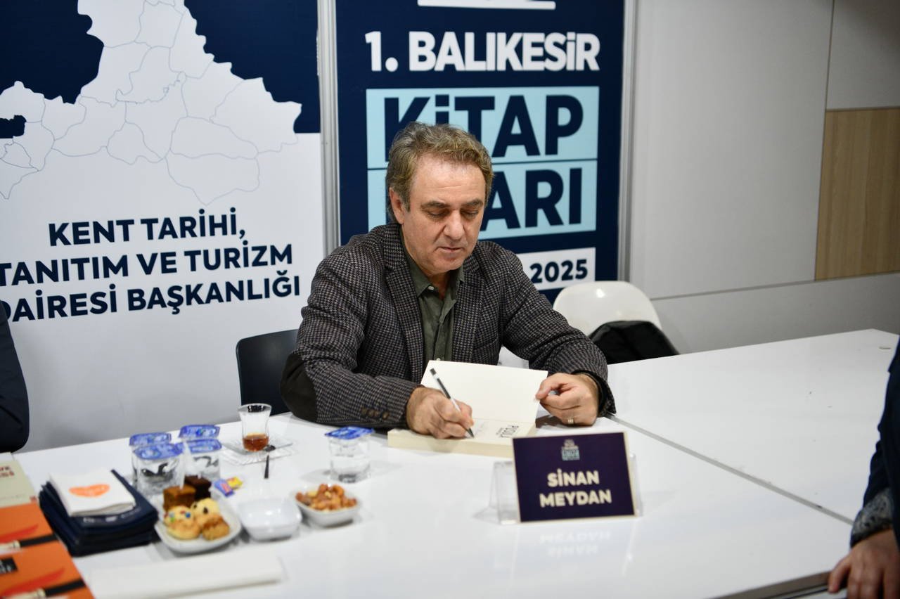 Balıkesir Kitap Fuarı: Üç Günde Onbinler Akın Etti ve İçerik Dolu Konuşmalar