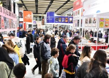 Balıkesir Kitap Fuarı: Üç Günde Onbinler Akın Etti ve İçerik Dolu Konuşmalar