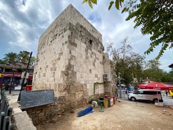 Balıkpazarı Burcu: Tarihi Doku ve Klima Tahribatı Üzerine Yeni Bulgular