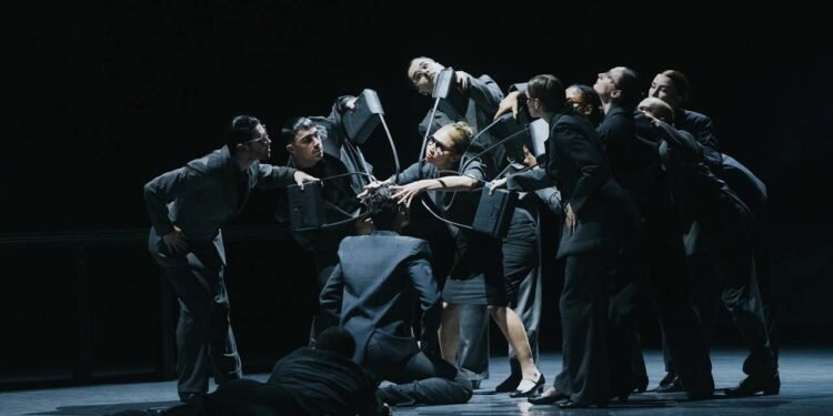 İstanbul Tiyatro Festivali’nde Büyüleyici Açılış ve İlgi Çekici İkili Gösterimler