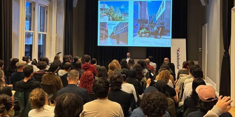 Kamusal Alanın Dönüşümü: Mimarlık ve Politik Konuşmalar